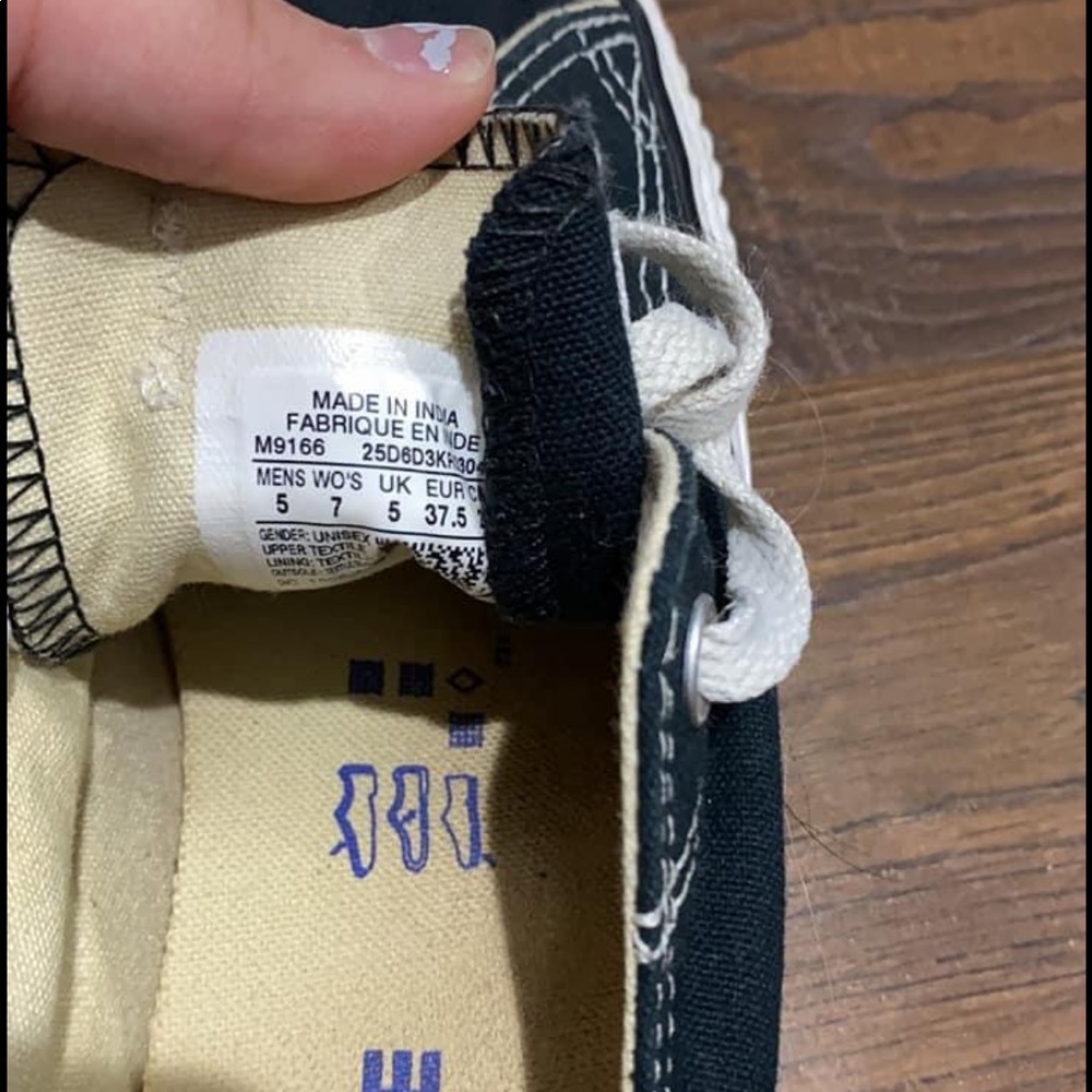 Black Women’s Converse Size 7